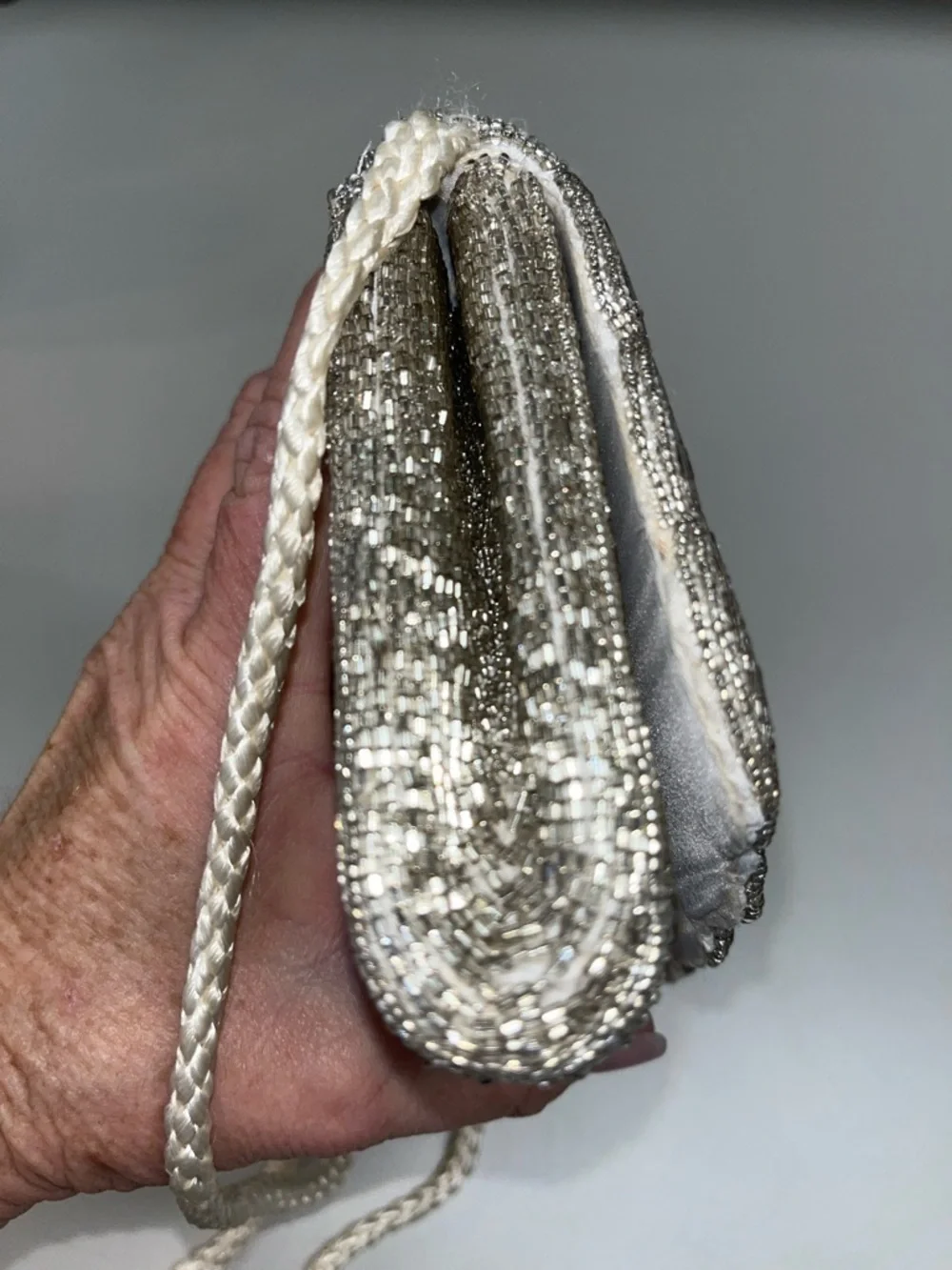 La Regale Silver Scallop Beaded Clutch / Shoulder Bag
